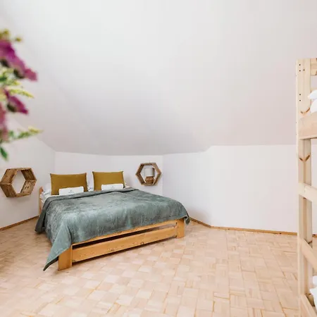 Willa Krynica Bed & Breakfast 3*